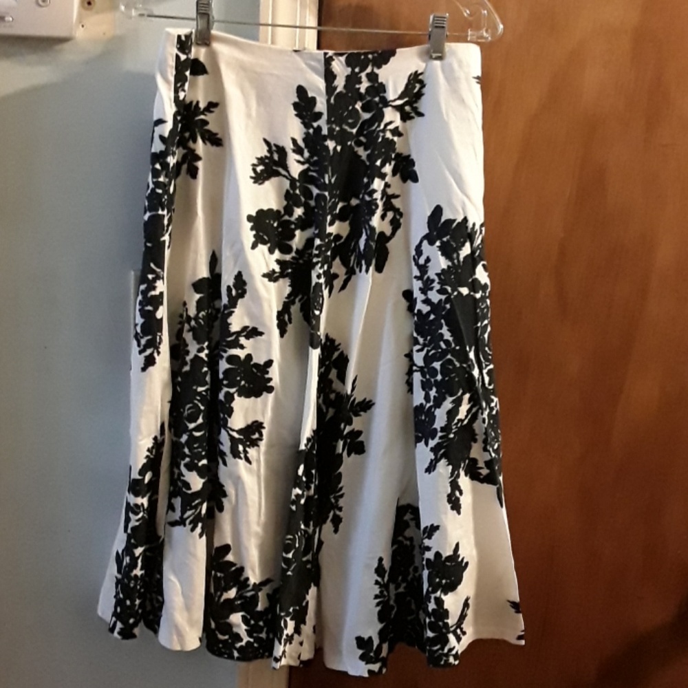 Gap White/Back skirt, size 4